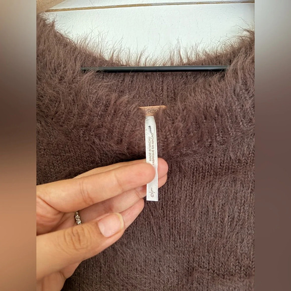 Free People Harrison Bunny Fuzzy Oversized Crew Chocolate Brown NWOT Size L - Picture 4 of 8